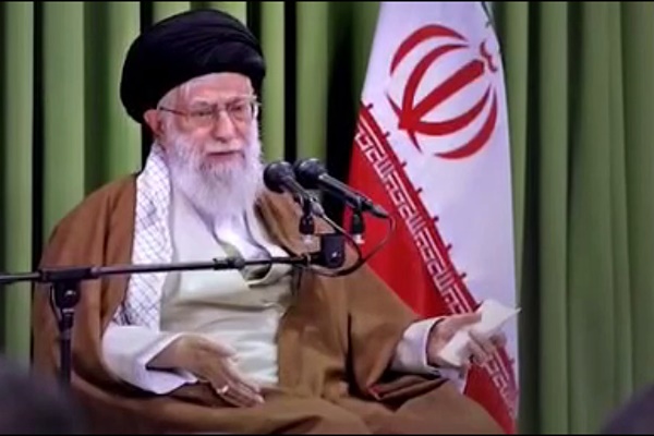 فیلم | پاسخ رهبر انقلاب به کسانی که می‌گویند نسل جوان منحرف شده است