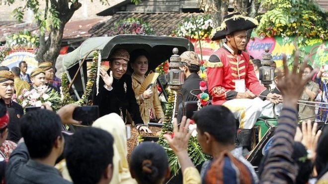 تصاویر | جشن ازدواج تنها دختر رئیس‌جمهور اندونزی در خیابان‌های جاوه!