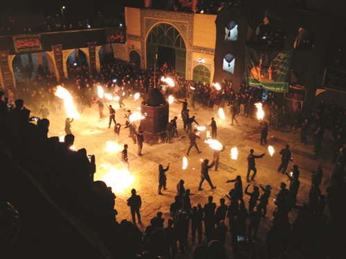 آتش در کویر؛ روایتی از مراسم مقتل‌خوانی 200 ساله در بیاضه