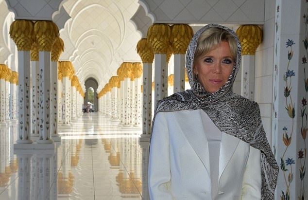 تصاویر | حجاب همسر رئیس‌جمهور فرانسه در بازدید از سومین مسجد بزرگ جهان 