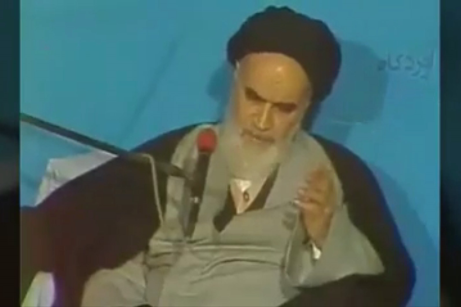 فیلم | واکنش جالب امام خمینی(ره) به شعار «ما همه سرباز توییم، خمینی»