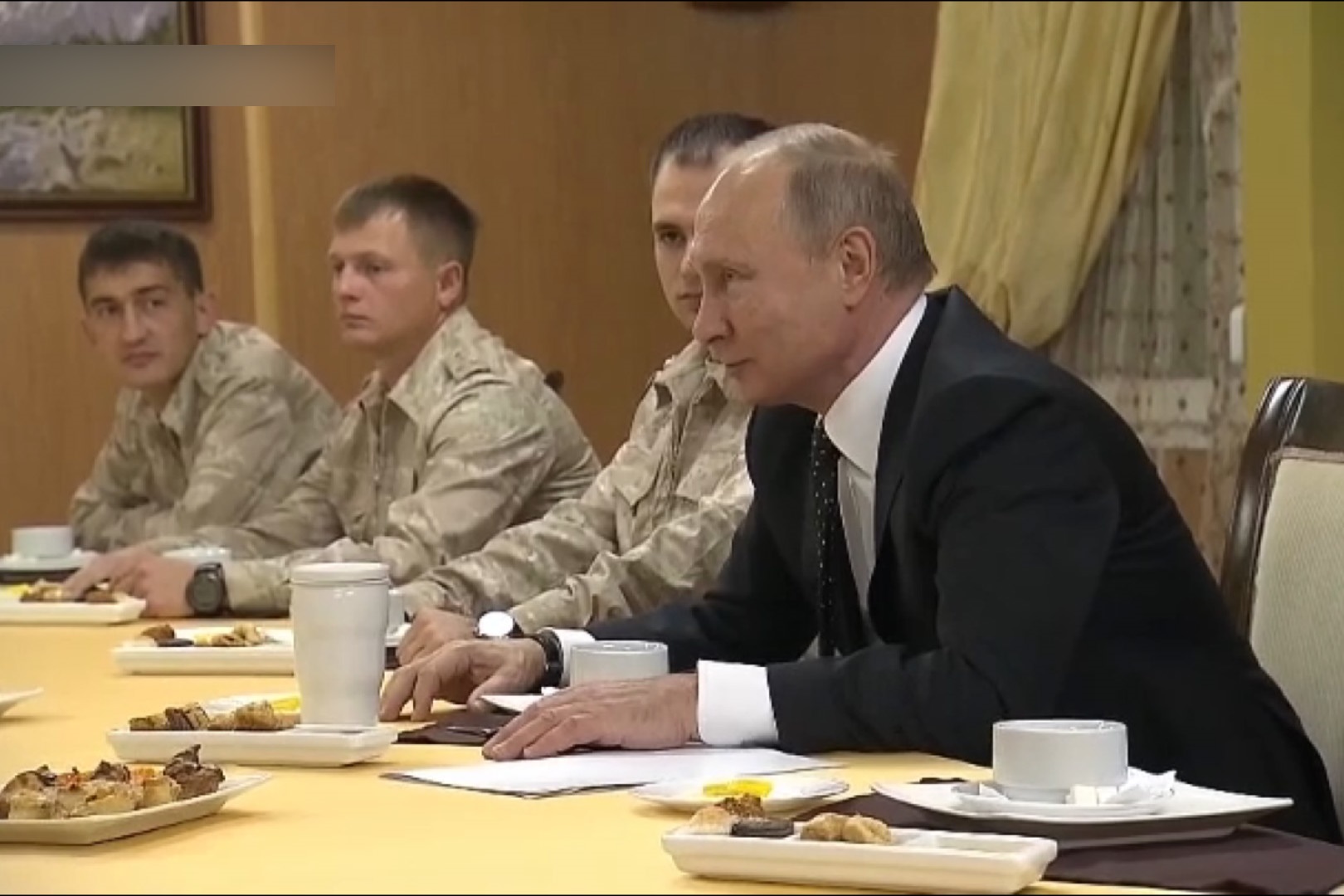 فیلم | سفر غیرمنتظره پوتین به سوریه و ملاقات با سربازان روس