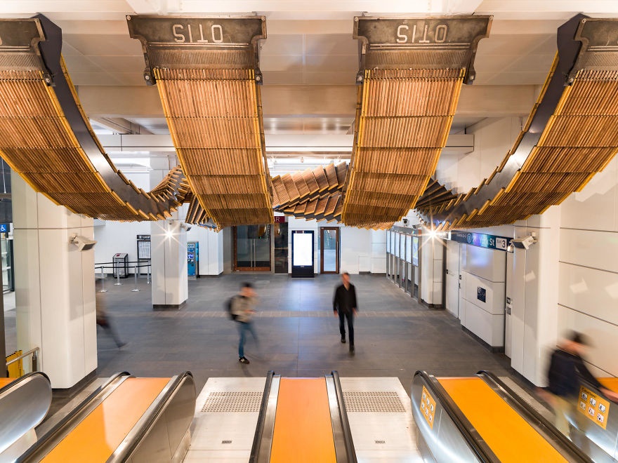 تصاویر | استفاده خلاقانه از پله‌برقی‌های قدیمی برای تزئین سقف متروی سیدنی