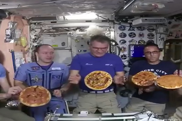 فیلم | دردسرهای درست‌کردن پیتزا در ایستگاه فضایی