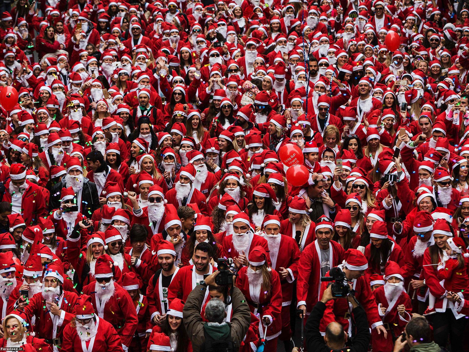 فیلم | مسابقه دو بابانوئل‌ها خیابان‌های آتن