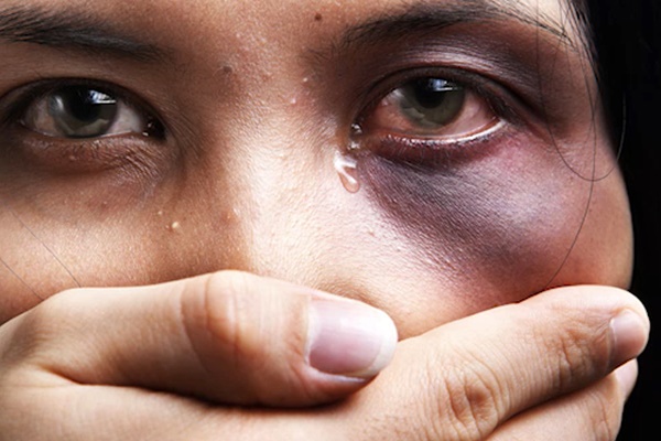 فیلم | گزارشی از خشونت علیه زنان در ایران و جهان؛ از هر ۳ زن یک نفر تجربه کرده است