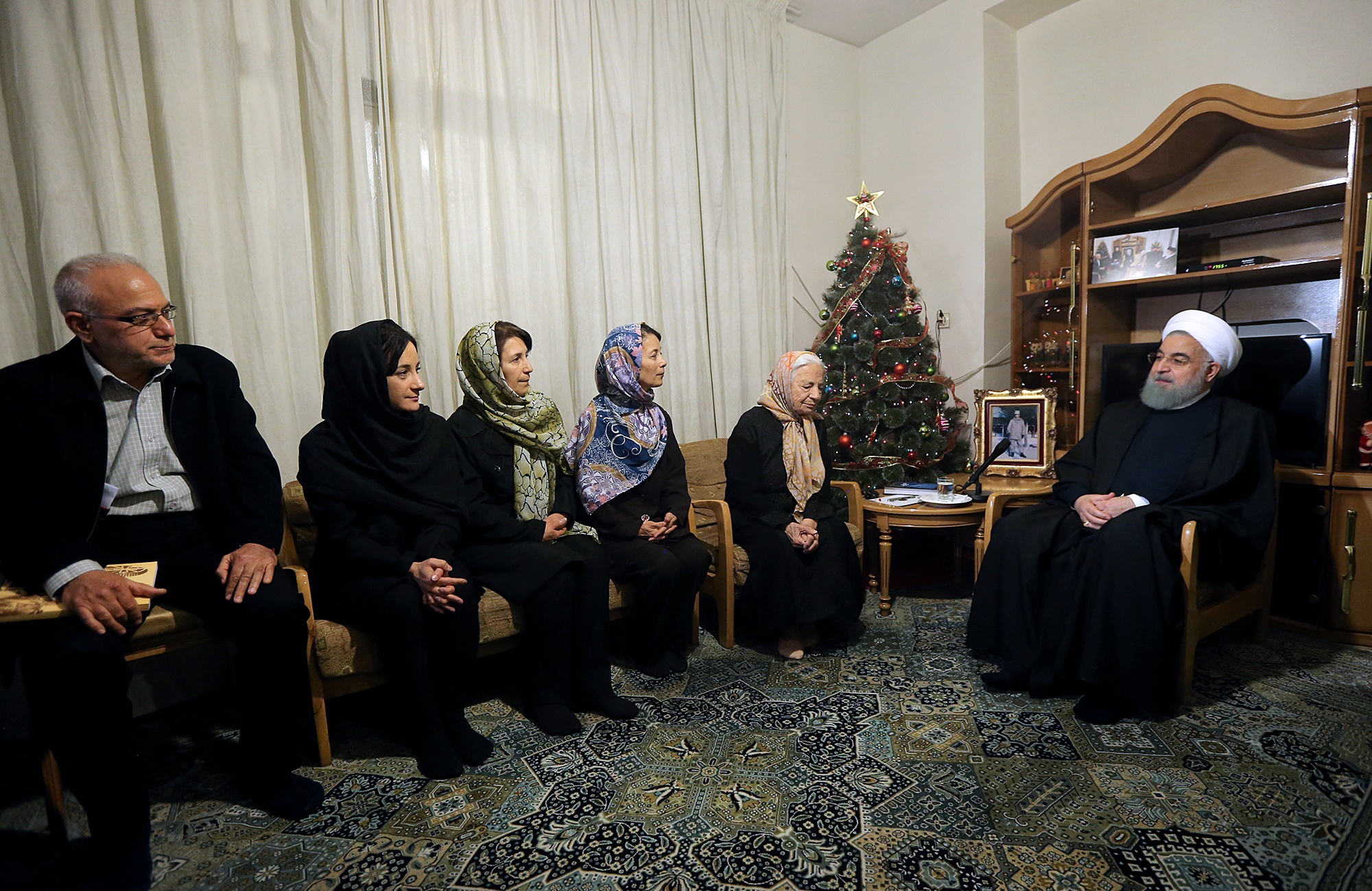 روحانی: پیروان ادیان الهی از تفرقه‌افکنی دشمنان غافل نشوند