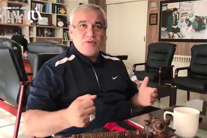 فیلم | ماجرای هوادار استقلال که به‌خاطر فرهاد مجیدی خودش را با شمشیر زد!