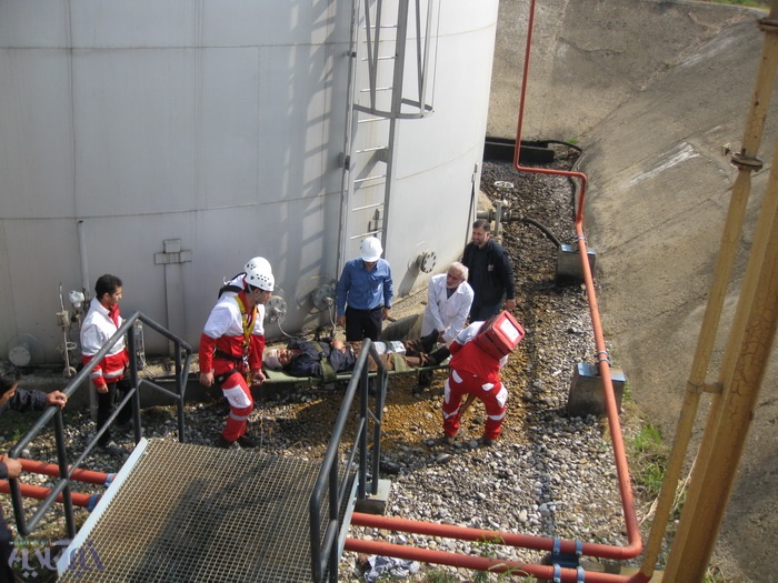 برگزاری مانور مقابله با نشت مواد نفتی در نیروگاه نکا
