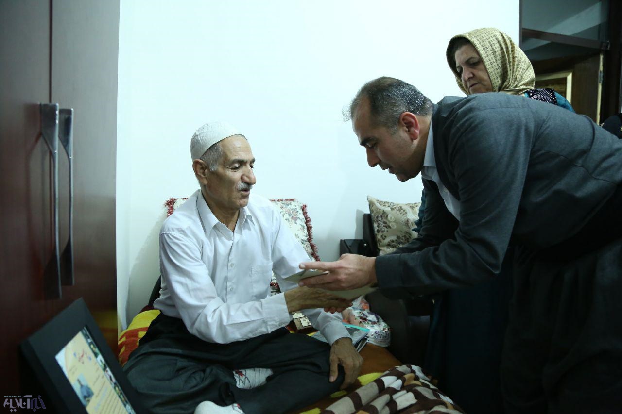 تجلیل از خدمات چندین دهه‌ای استاد محمدامین خواشتی هنرمند موسیقی هه ورامان