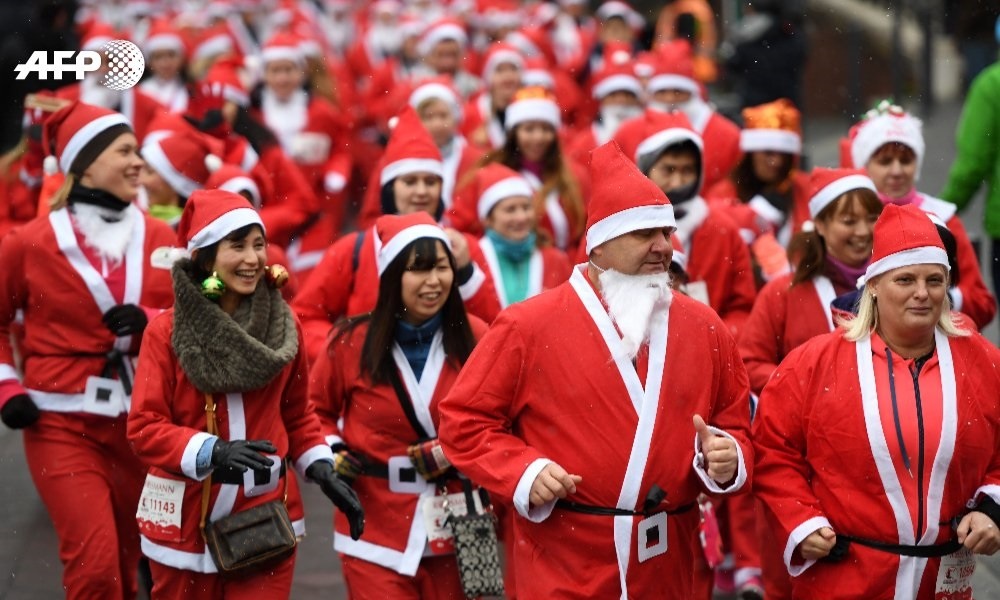 تصاویر | گردهمایی ۳ هزار بابانوئل برای کمک به کودکان فقیر مجارستان