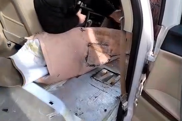 فیلم | محل جاسازی ۷۴ کیلوگرم هروئین داخل یک خودروی لوکس 