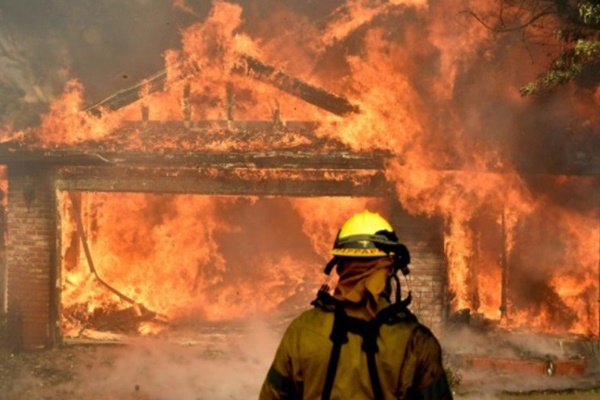 فیلم | ادامه آتش‌سوزی در جنوب کالیفرنیا؛ بیش از ۴۰ نفر کشته شدند