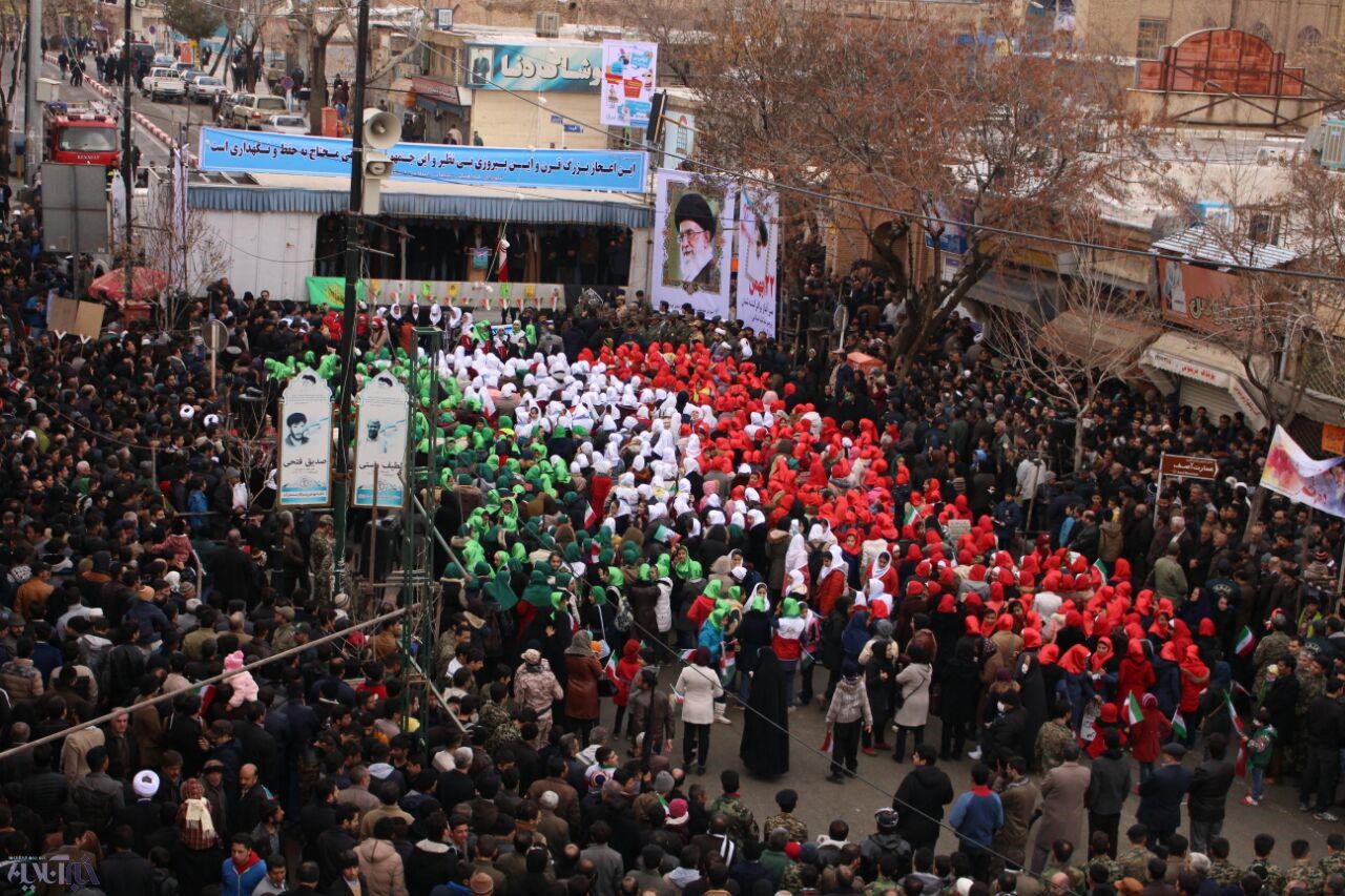 گزارش تصویری| راهپیمایی مردم سنندج در سالگرد پیروزی انقلاب اسلامی ایران
