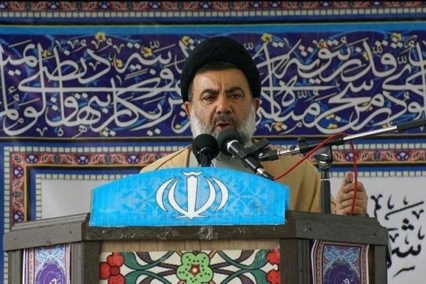 امام جمعه خرم آباد: عملی که از روی تقوا و اخلاص باشد مورد قبول خداوند است