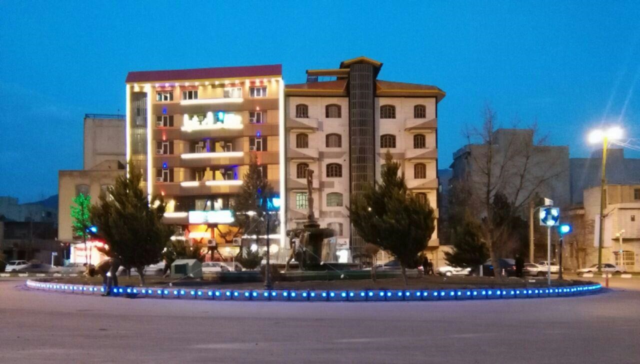 نصب جداول واش بتن چراغدار در میدان شهردار ساکی