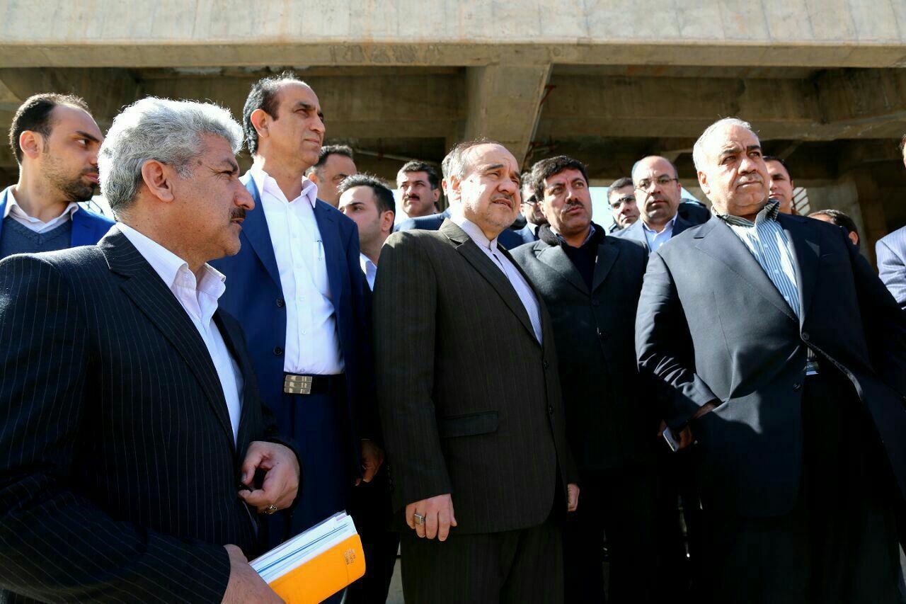 وزیر ورزش و جوانان از روند ساخت ورزشگاه جدید خرم آباد بازدید کرد 