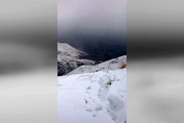 فیلم | تصاویری دیدنی از قله توچال هنگام بارش برف