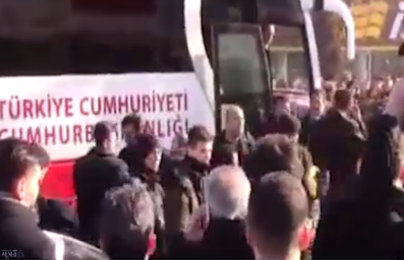 فیلم | اتوبوس اردوغان محافظ او را زیر گرفت! 