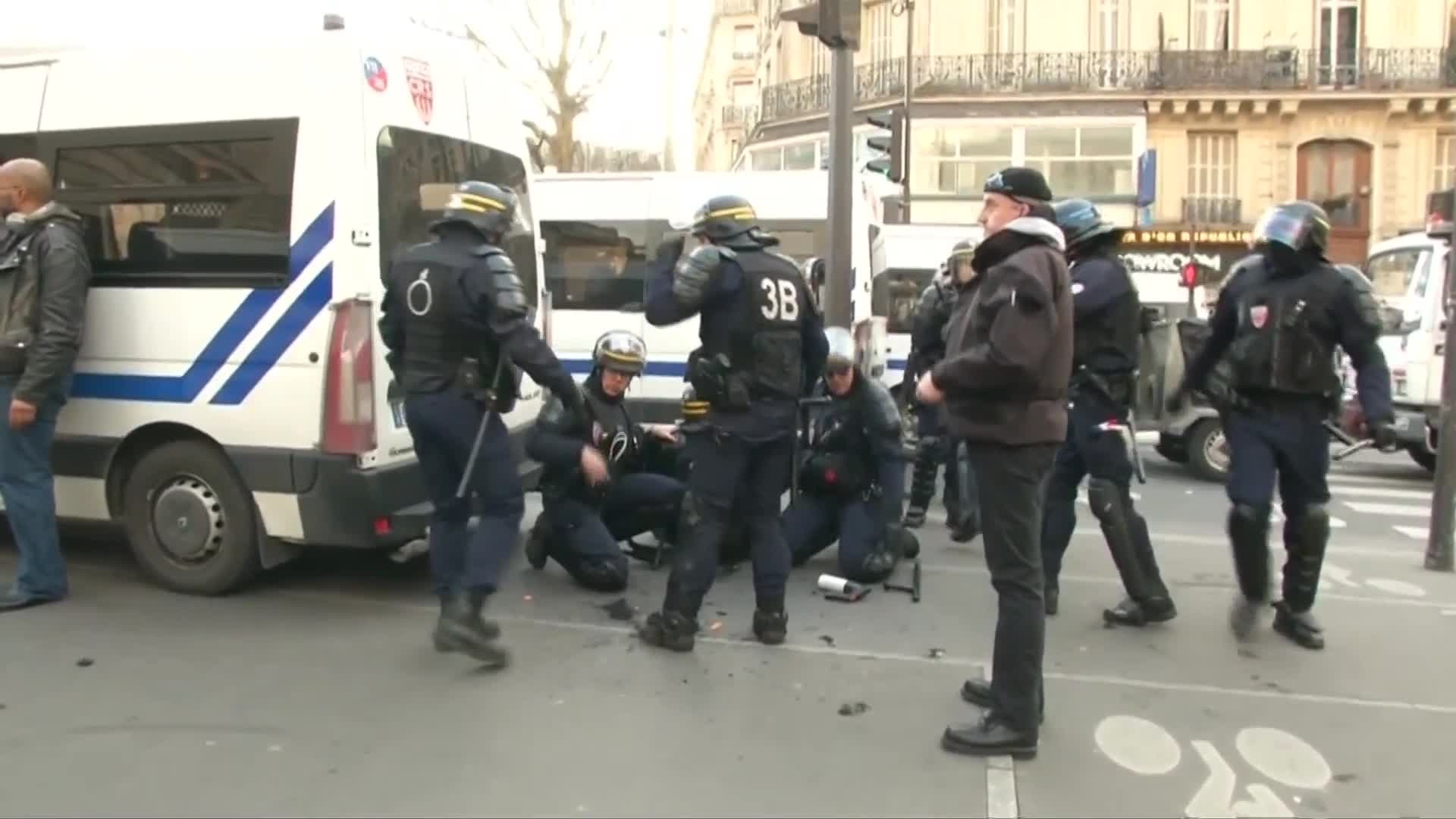فیلم | درگیری خشونت‌بار پلیس فرانسه با معترضان