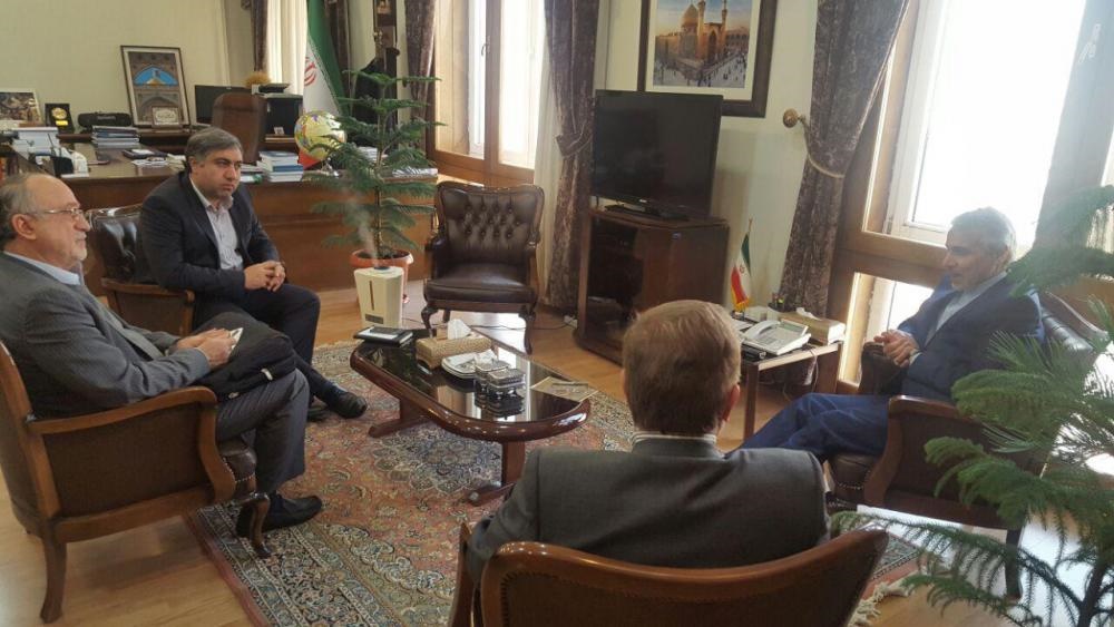نشست استاندار گیلان با رئیس سازمان برنامه و بودجه و معاونین وزیر نیرو در تهران 