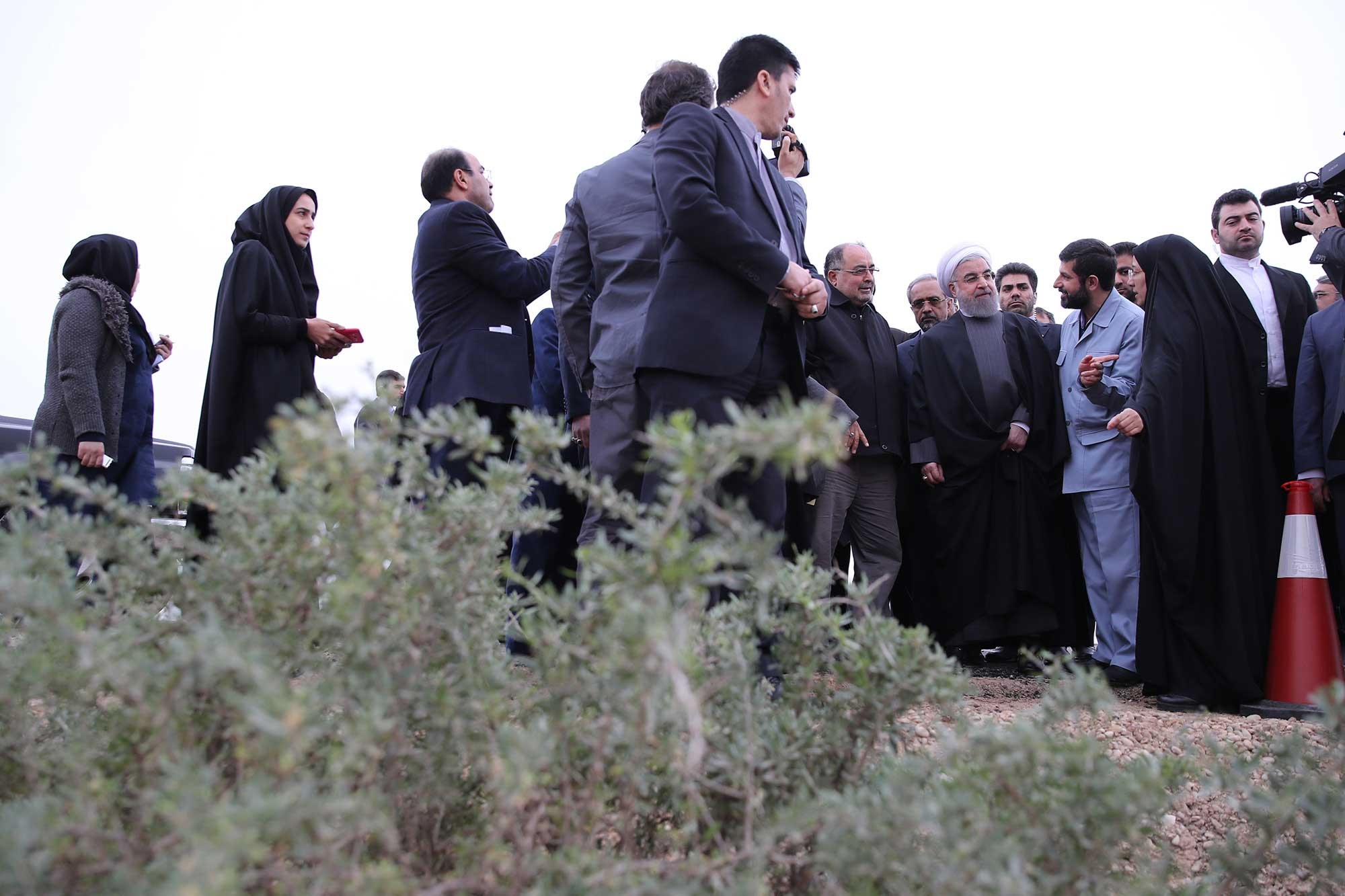 روحانی رو داری اشتباه می‌زنی داداش!/ تصاویر جعلی رسانه‌های منتقد دولت از خوزستان و اعتراض در فضای‌مجازی