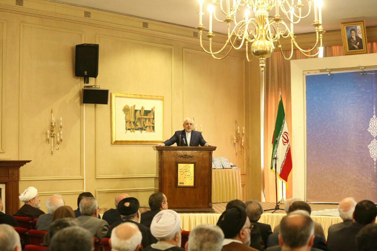 عکس | ظریف در مراسم بزرگداشت شهدای وزارت امورخارجه