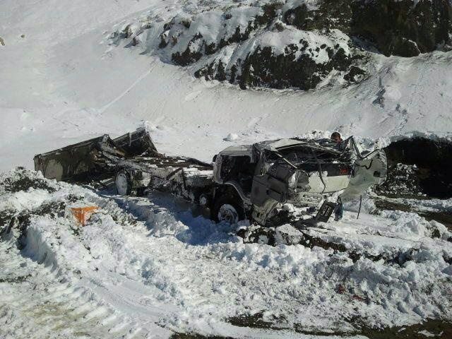 سقوط بهمن در لواسانات/ چهار کوه‌نورد زیر بهمن ماندند، دو نفر هنوز مفقوداند