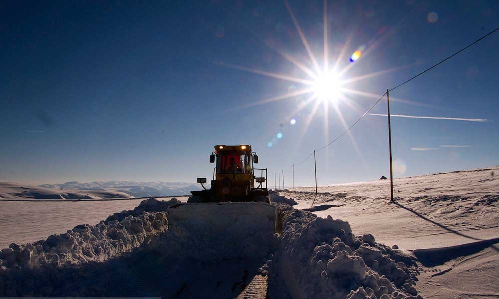 تصاویر | جاده‌های برفی اردبیل و تلاش برای بازگشایی راه‌های روستایی
