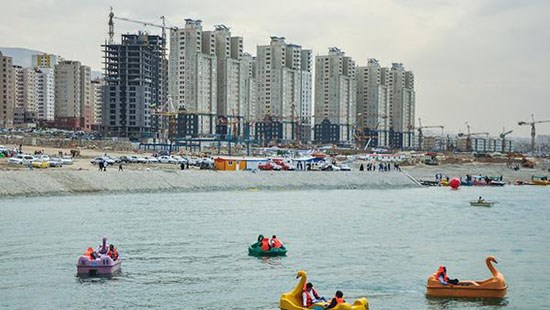ساحل‌خواری برجسازان در حواشی دریاچه خلیج فارس/ مشکلات مردم ساحل‌نشین تهران چیست؟