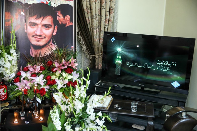 پای سفره‌دل مادری که فرزندش در پلاسکو شهید شد/ بچه‌من اگر لباس و تجهیزات کافی داشت، زیر آوار نمی‌ماند
