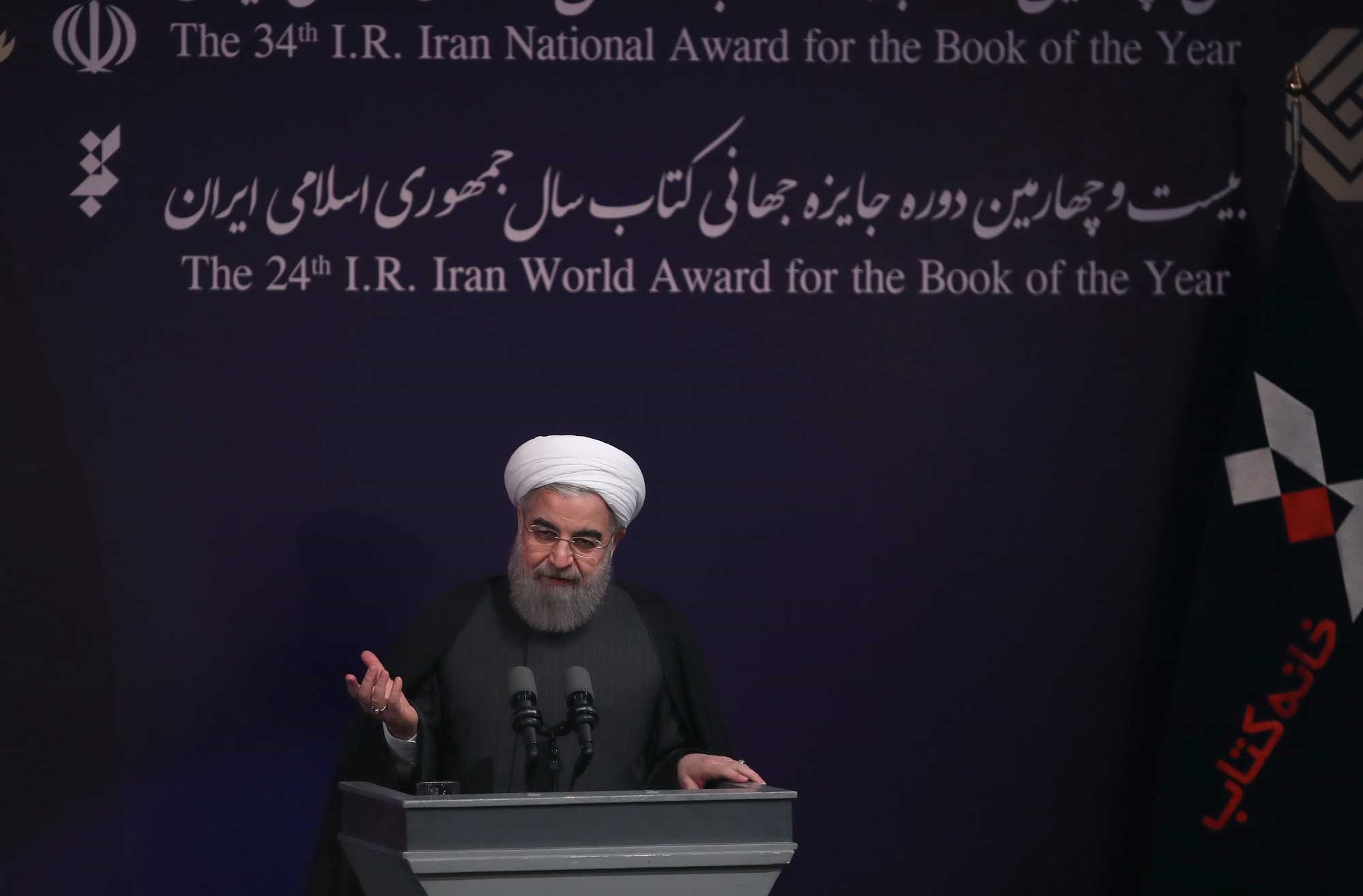 فیلم | روحانی: می‌گفتند قدرت‌ها کلاه گشاد دارند؛ گفتیم عمامه داریم و کلاه سرمان نمی‌رود
