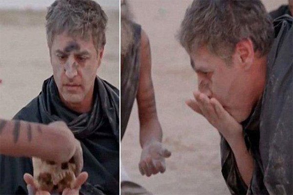 فیلم | وقتی خبرنگار «سی ان ان» مجبور به خوردن مغز پخته انسان شد!