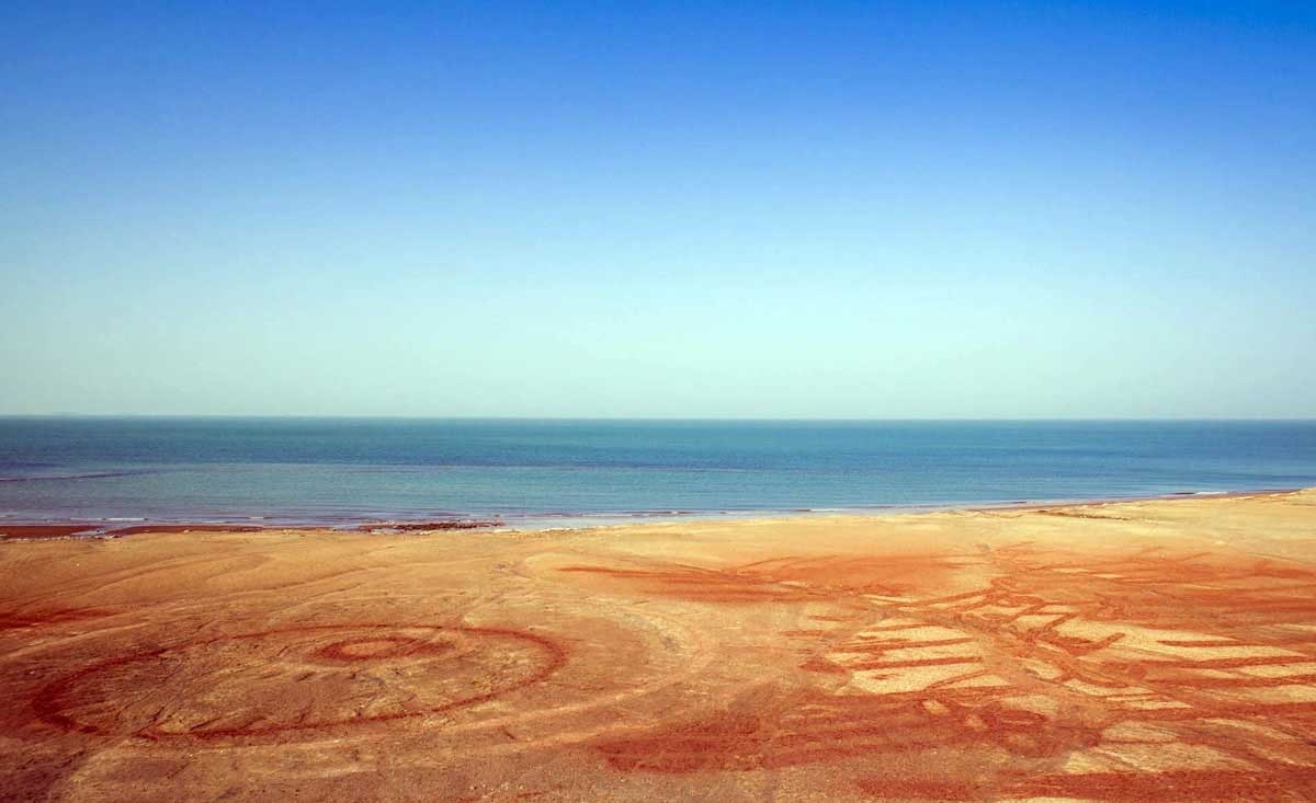 تصاویر | جزیره خاک‌های سرخ در خلیج فارس