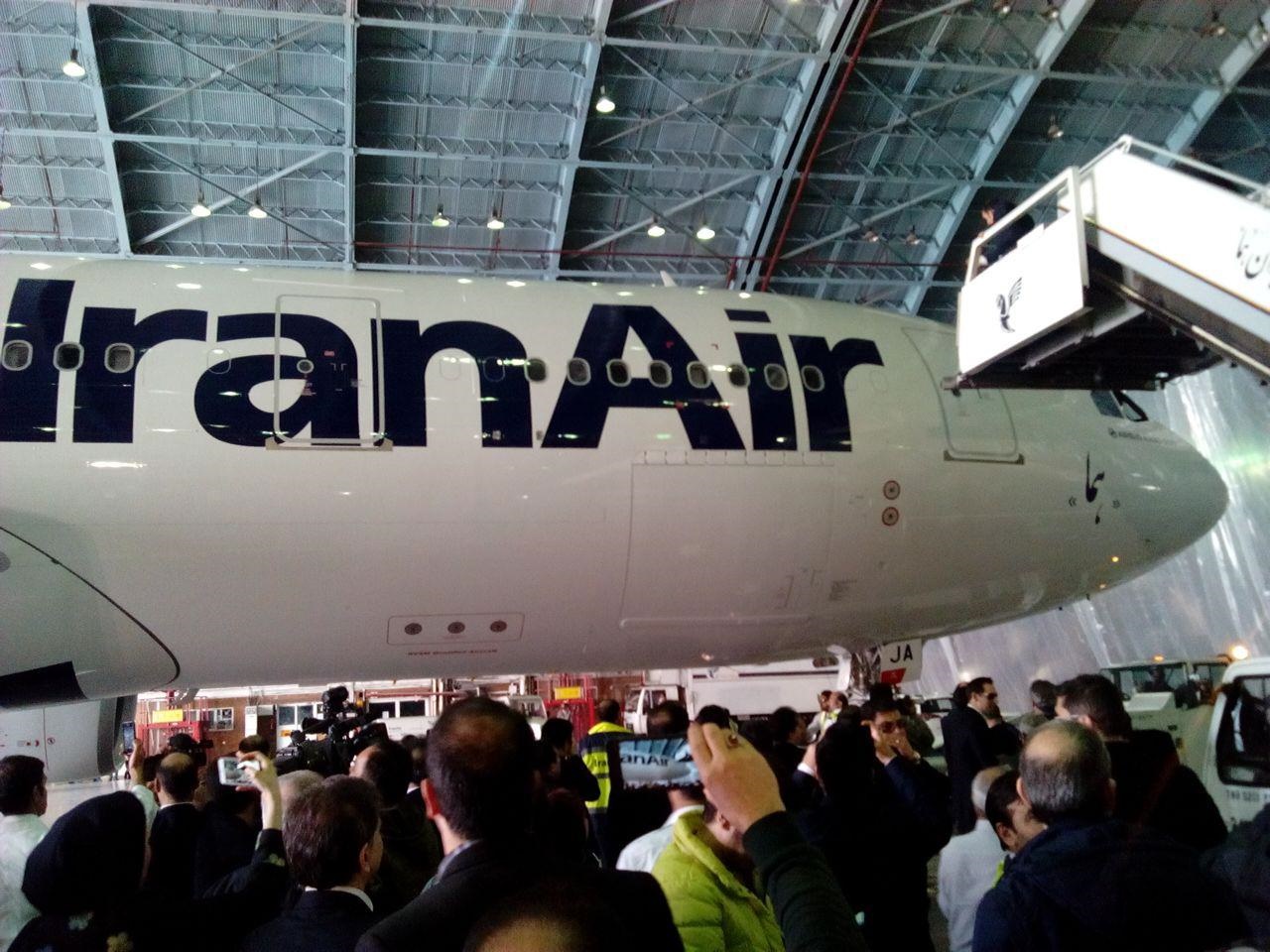 لحظه ورود هواپیمای جدید ایران را به آشیانه ببینید