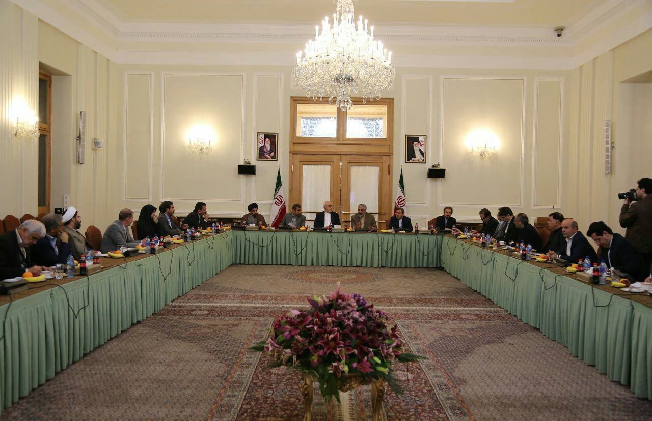 عکس | نشست اعضای کمسیون اقتصادی مجلس با ظریف