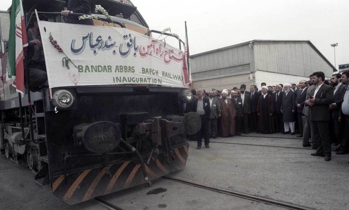 تصاویر | ۲۲سال پیش در چنین روزی؛ افتتاح راه‌آهن بافق-بندرعباس با حضور آیت‌الله هاشمی