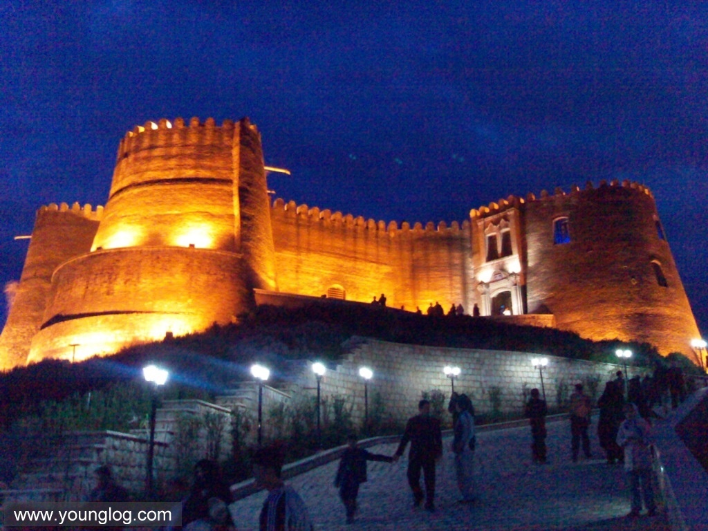 بازدید 2300 نفر از قلعه تاریخی فلک الافلاک خرم آباد 