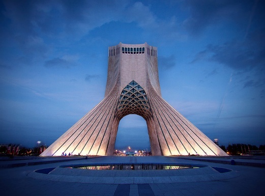 «نامه‌ای به تهران» در میدان آزادی خوانده می‌شود
