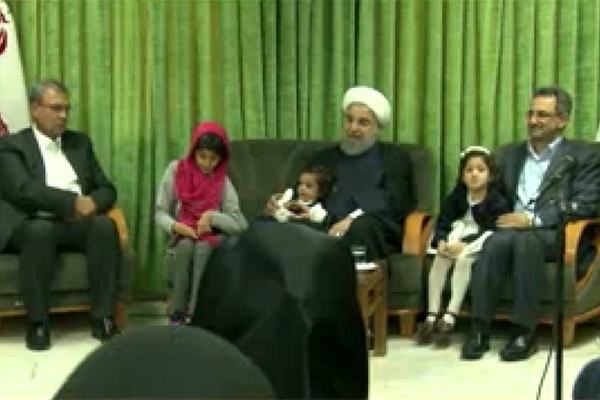 فیلم | عید دیدنی متفاوت رئیس‌جمهور | آقای روحانی بمانید تا این نهال به‌سرانجام برسد
