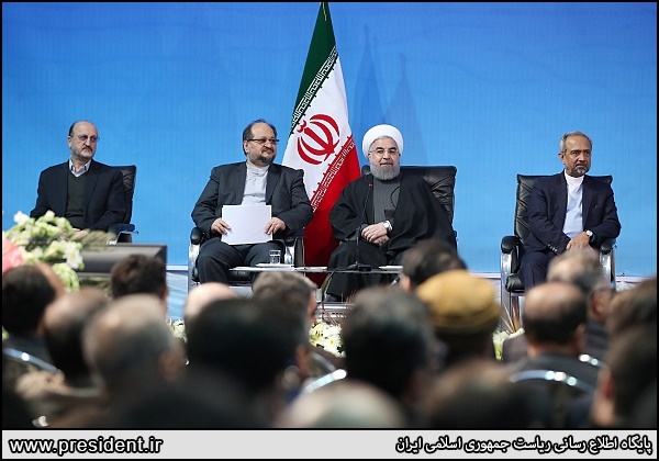 روحانی: سال تولید و اشتغال سال مچ‌گیری نباشد، سال دستگیری از یکدیگر باشد/ کشور در مسیر پیشرفت است