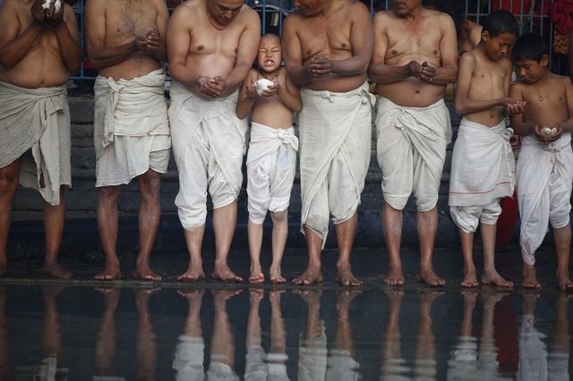 عبادت هندوها در عکس روز نشنال جئوگرافیک