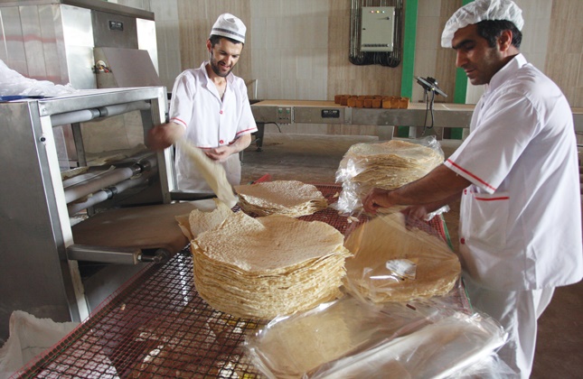 پخت نان‌های سبوس‌دار در استان زنجان