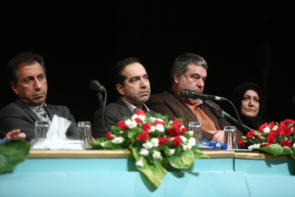 انتظامی: واگذاری امور به صنوف مطبوعاتی و حمایت از نشریات محلی رویکرد وزارت ارشاد است