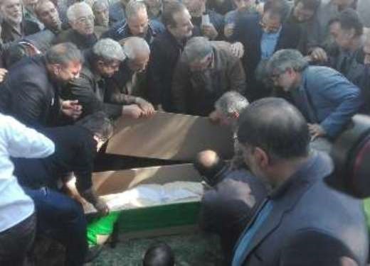 پیکر احمد عزیزی در مقبره‌الشعرای کرمانشاه به خاک سپرده شد