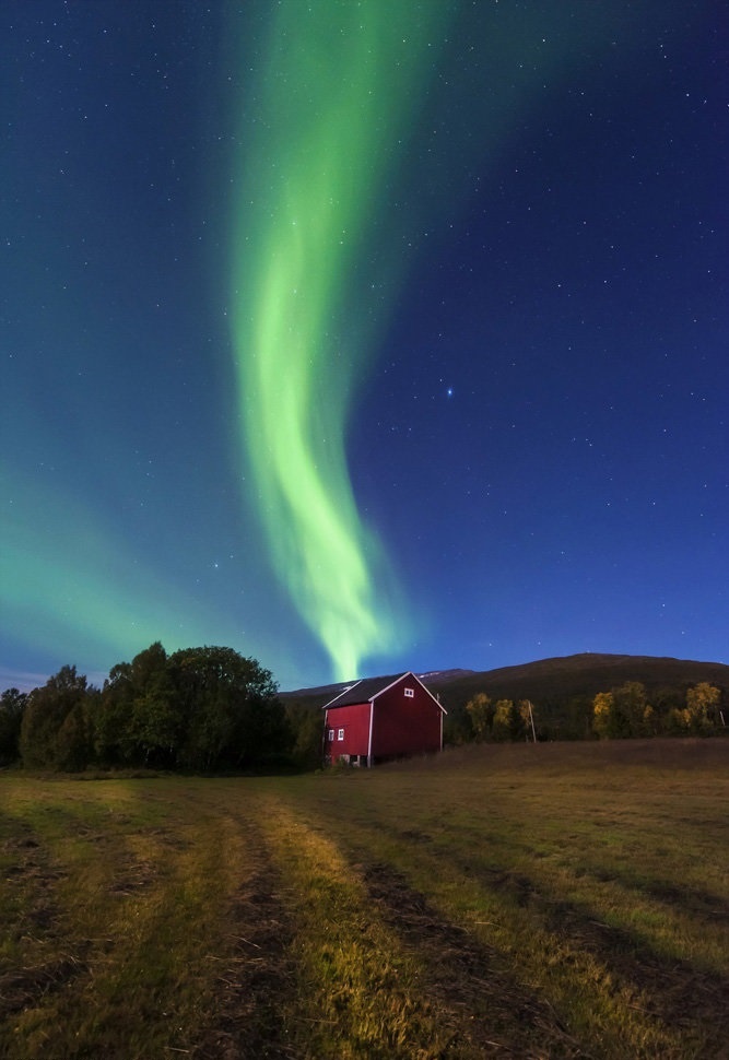 تصاویر | شفق قطبی در آسمان نروژ؛ حاصل ۱۰ سال تلاش یک عکاس