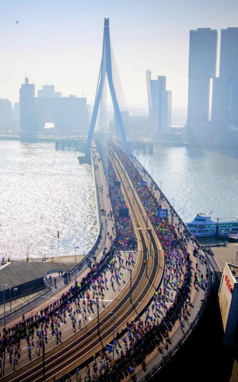 عکس | نمای هوایی از مسابقه دوی ماراتن در روتردام هلند