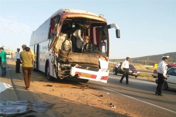 آتش‌سوزی نامعلوم اتوبوس بنز در سیستان‌وبلوچستان/ حادثه کشته و مصدوم نداشت