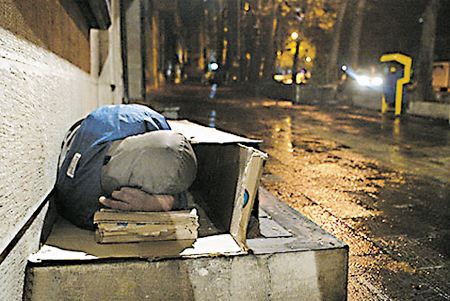 نمایش یک فیلم برای کارتن‌خواب‌های شوش و دروازه غار