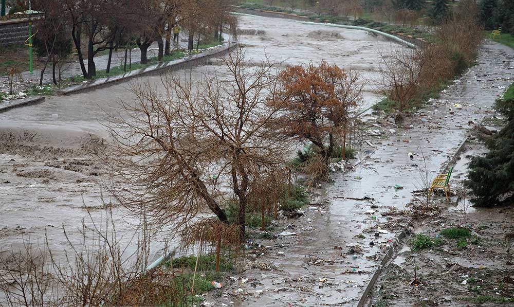 مفقودان سیل عجب‌شیر و آذرشهر، برای سلفی رفته بودند/ درخواست کمک از ارتش برای کمک به سیل‌زدگان